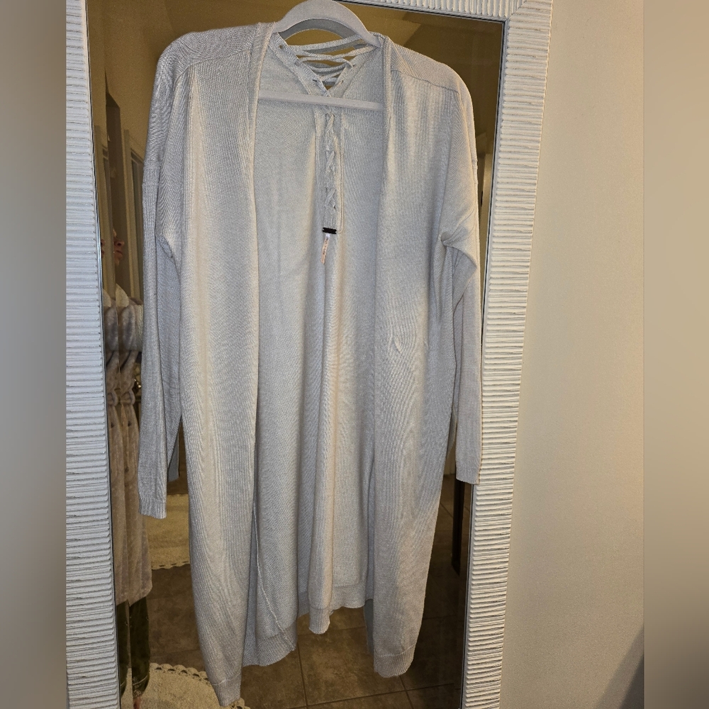 🌟NWOT POOF BEIGE CARDIGAN SIZE LARGE